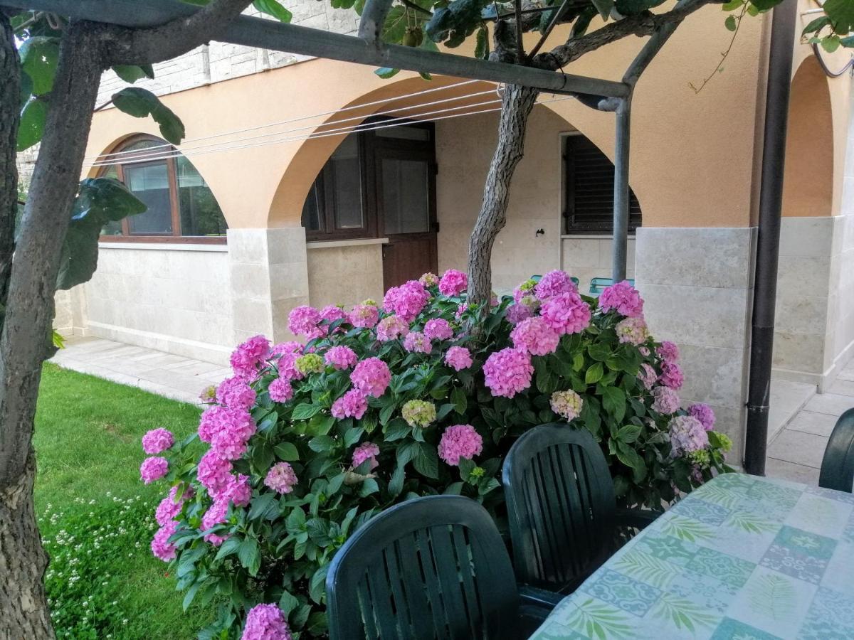 Apartman 100M2, Full Opremljen, Privatni Parking. Pula Exterior photo
