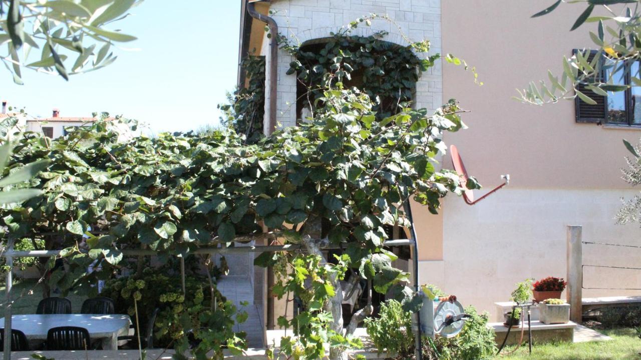 Apartman 100M2, Full Opremljen, Privatni Parking. Pula Exterior photo